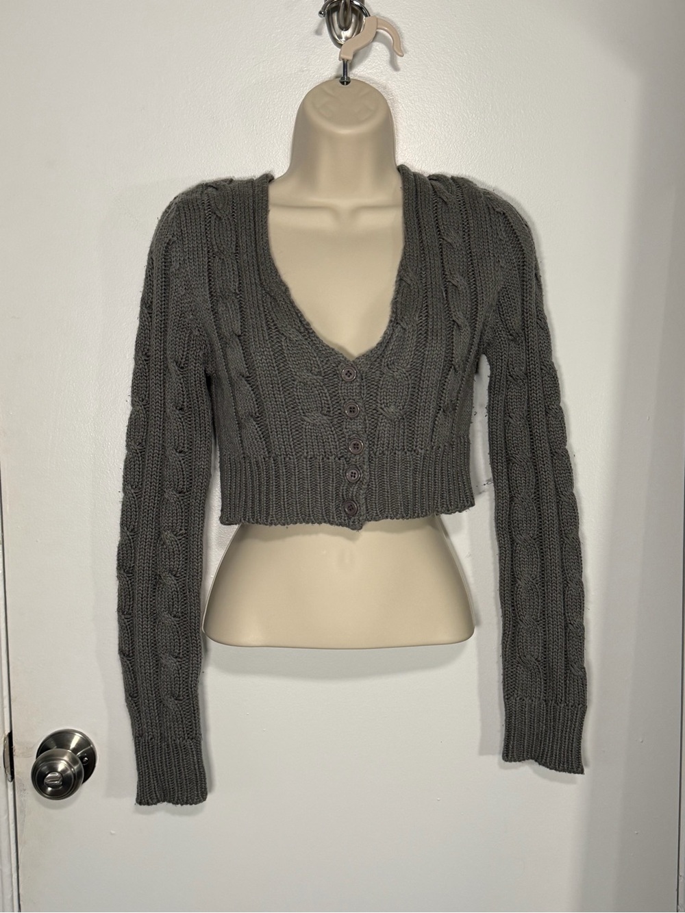 Cropped Cable-Knit Button Cardigan Sweater - Gray - S